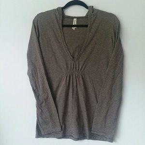 Fossil striped long sleeve v neck tee with hood